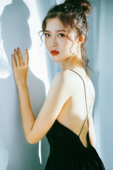 开裆吊带白色蕾丝内裤